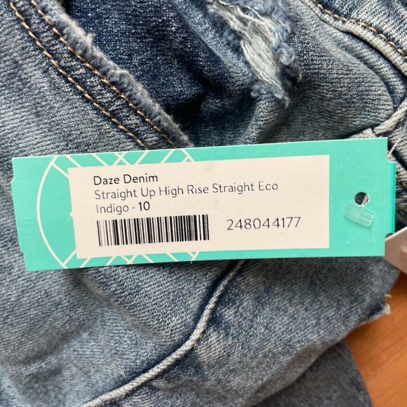 Daze High Rise Distressed Jeans - Picture 4 of 4